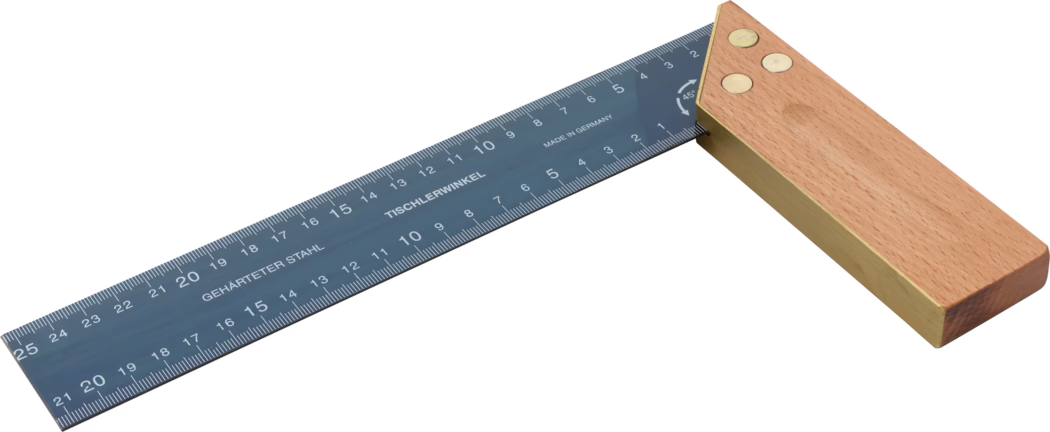 Pajarito_Dummy_Joiners try squares_034960_2021-02 A carpentry try square photographed on a white background, consisting of a flat blue tempered steel blade with white metric graduations from 0 to 25 cm and clear numerical markings, attached to a rectangular light-brown wooden handle. The metal blade shows printed text including 'TISCHLERWINKEL', 'GEHÄRTETER STAHL' and 'MADE IN GERMANY', plus a small 45° indicator near the joint. The wooden handle has a smooth, beech-like grain, a chamfered brass edge where it meets the blade and three round brass rivets on the top face. The image is taken at a slight perspective angle so the full length of the ruler blade and the handle detail are visible, highlighting the tool’s materials, markings and precise right-angle geometry typical for woodworking layout and checking squareness.
